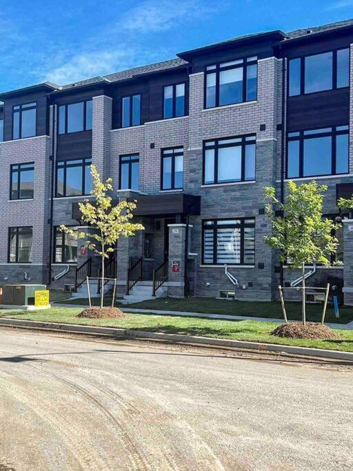 Newly Built Luxurious 3Brm Town Hs/Airport/Parking Villa Brampton Exteriör bild